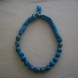 COLLIER BOULES EN TISSU