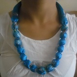 COLLIER BOULES EN TISSU