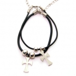 BRACELET PENDENTIF CROIX